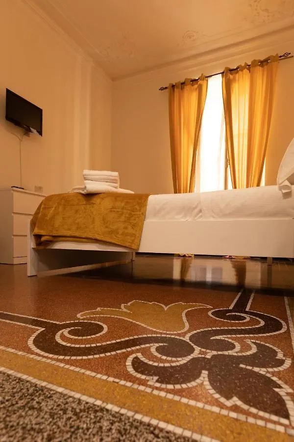 ג'נובה Granello Suite Central 3*,  איטליה