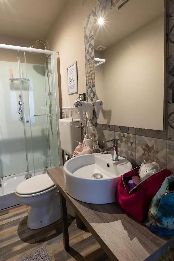 ג'נובה Granello Suite Central 3*,